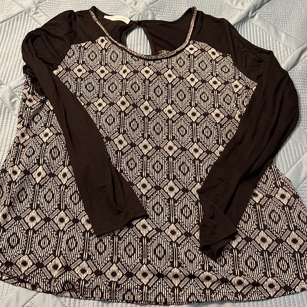 Maurices black and gray top